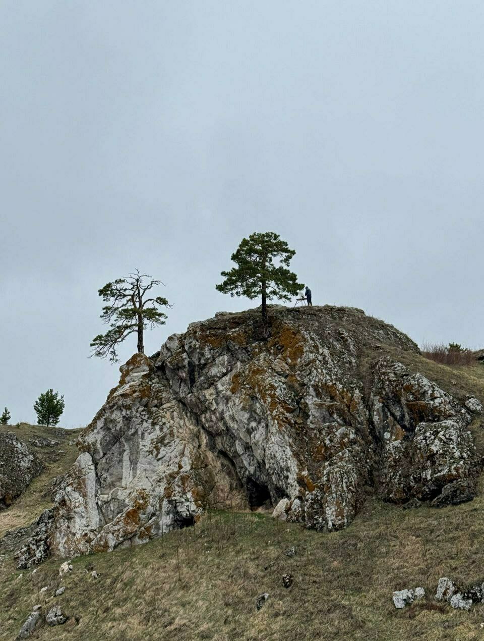 На вершине стоит художник